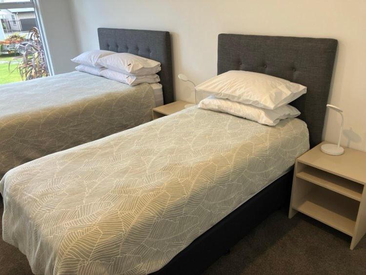 Tripinn Modern Motels & Affordable Accommodation Уестпорт Екстериор снимка