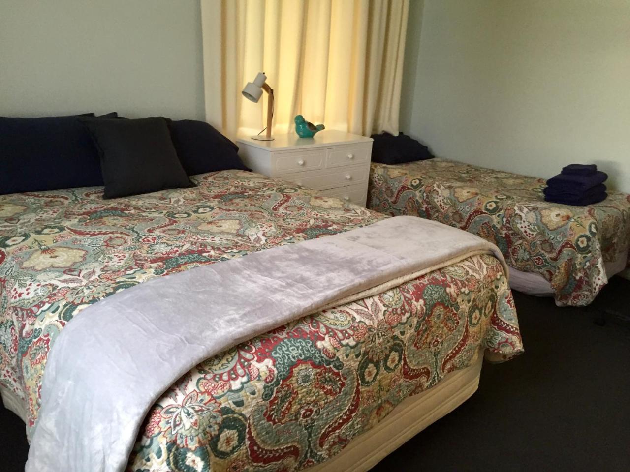 Tripinn Modern Motels & Affordable Accommodation Уестпорт Екстериор снимка