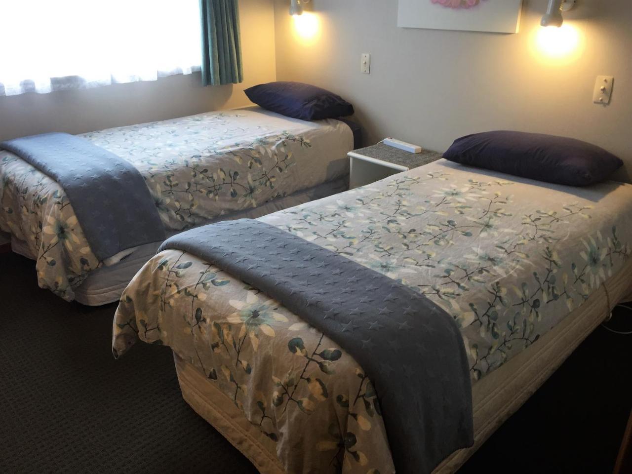 Tripinn Modern Motels & Affordable Accommodation Уестпорт Екстериор снимка