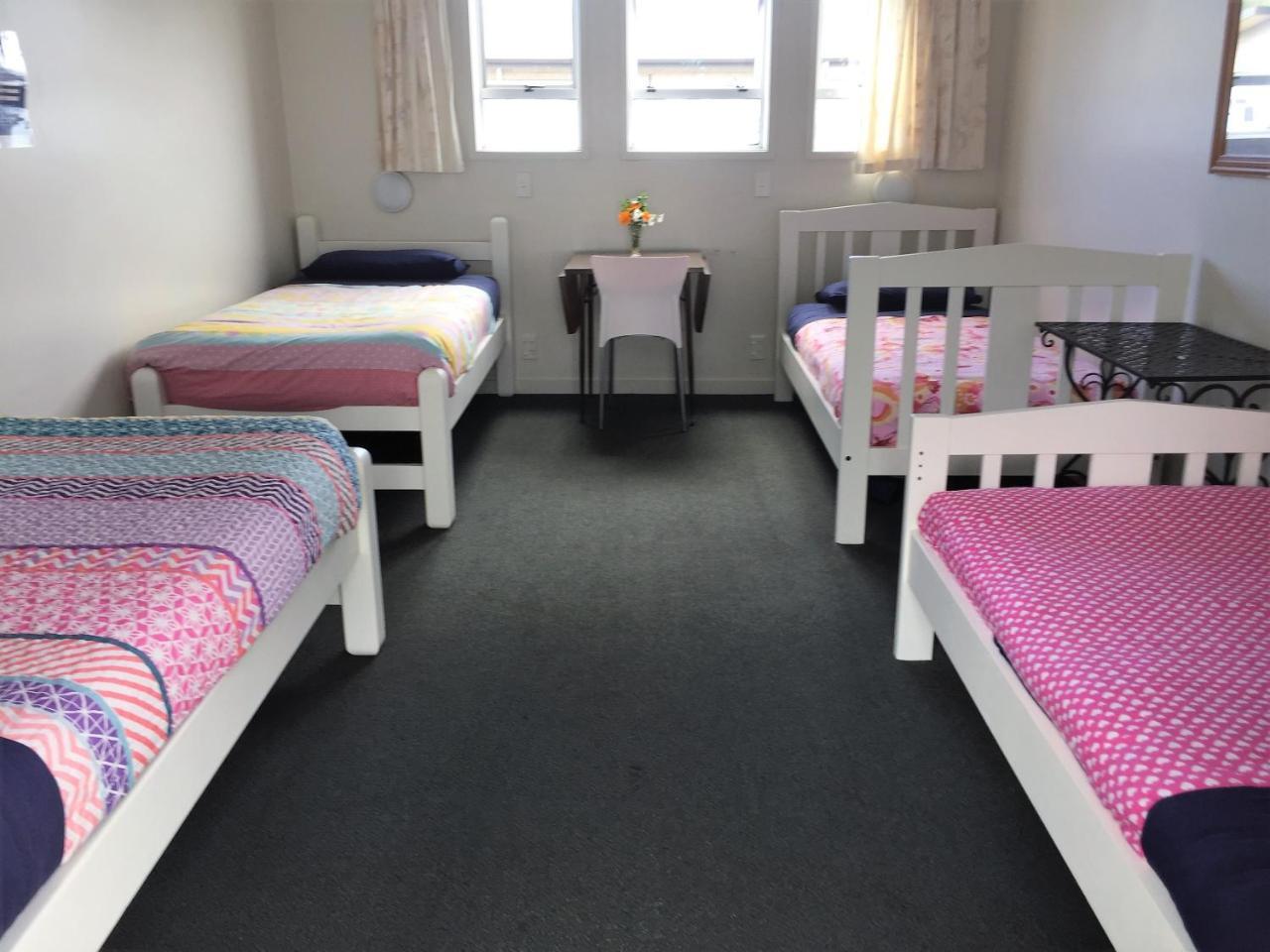 Tripinn Modern Motels & Affordable Accommodation Уестпорт Екстериор снимка