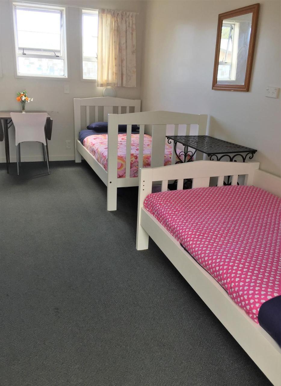 Tripinn Modern Motels & Affordable Accommodation Уестпорт Екстериор снимка